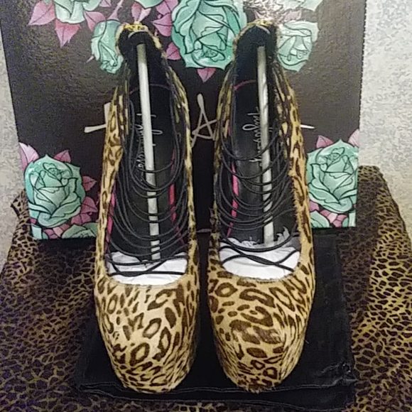 NIB TaylorSays Leopard Pumps - Picture 6 of 8